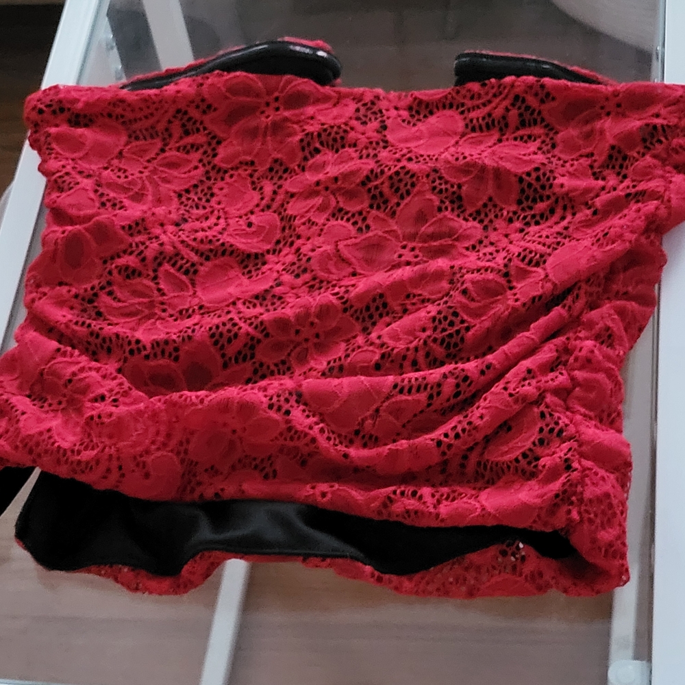 Elegant Red Lace Women's TubeTop With Plunge V Neck.